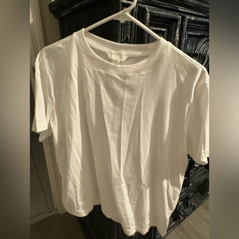 women’s basic white tee